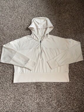 VUORI Halo Half Zip Jacket Cropped Hoodie